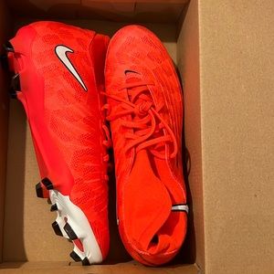 NEW Women’s Nike Phantom Luna FG size 9 bright crimson/white soccer cleats
